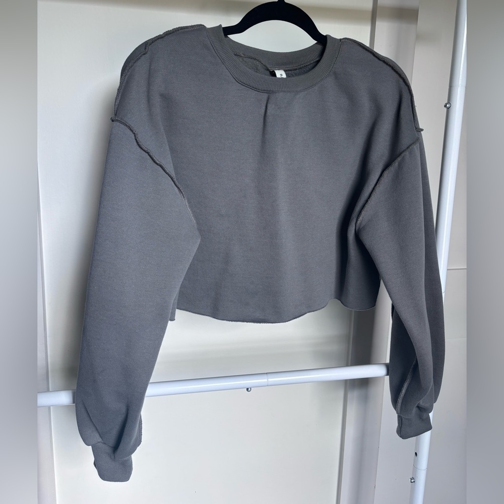 Amazhiyu Gray Cropped Sweatshirt